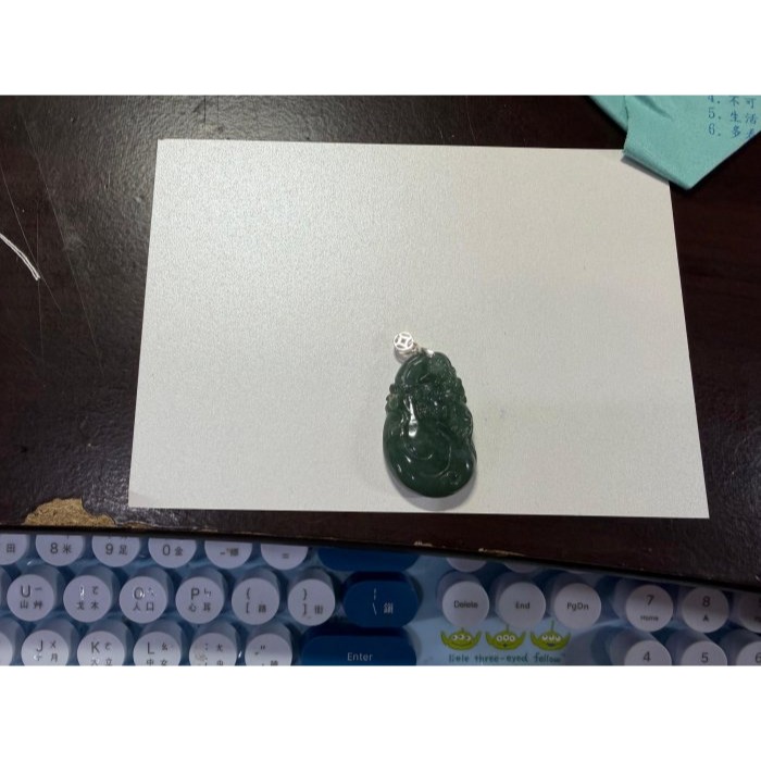 天然A貨緬甸玉 冰膠晴藍數錢滿袋翡翠玉墜 晶透冰起膠底庄 勻稱油綠滿色 飽滿福袋俏雕鼠來寶-細節圖11