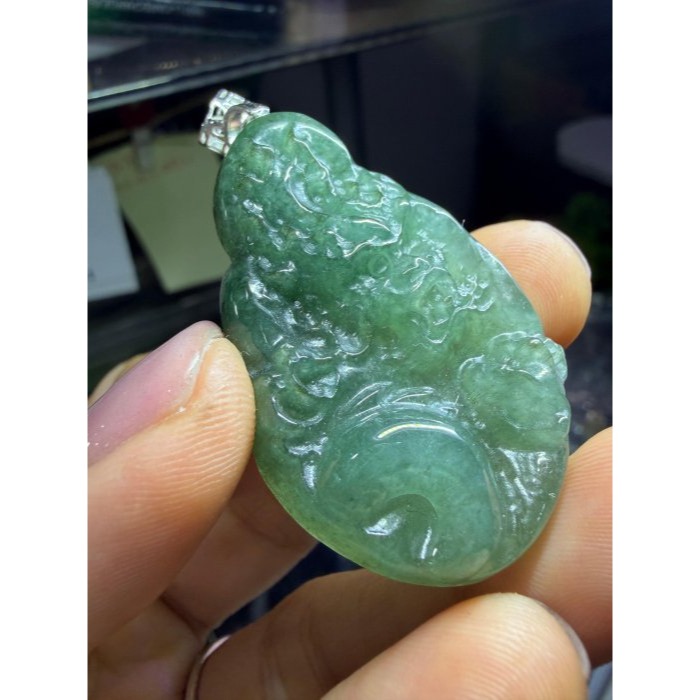 天然A貨緬甸玉 冰膠晴藍穿雲龍翡翠小龍牌 晶透漸層滿綠底色 油綠滿色 一刀切易配戴小牌形-細節圖8