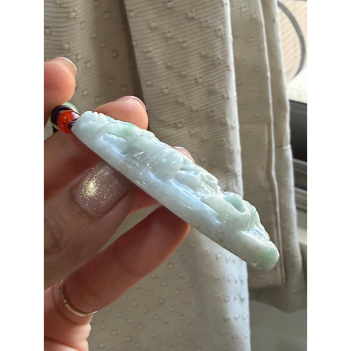 圈粉漏價~天然A貨緬甸玉 白底青事業龍頭翡翠龍牌 厚庄一刀切適中牌形 一抹鮮亮青綠添彩-細節圖5