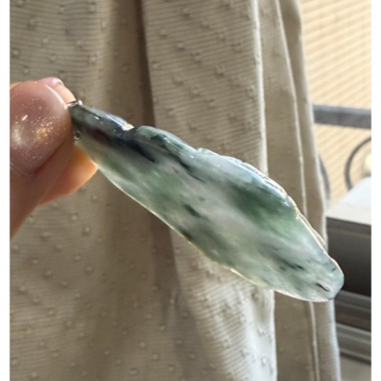 圈粉漏價~天然A貨緬甸玉 飄花神龍降世翡翠龍牌 透光一刀切適中牌形 滿滿藍花點綴其中-細節圖4