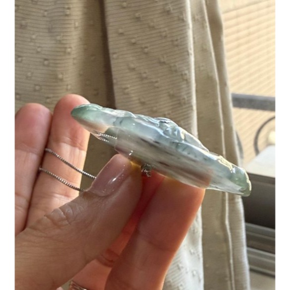 圈粉漏價~天然A貨緬甸玉 飄花神龍降世翡翠龍牌 透光一刀切適中牌形 滿滿藍花點綴其中-細節圖5