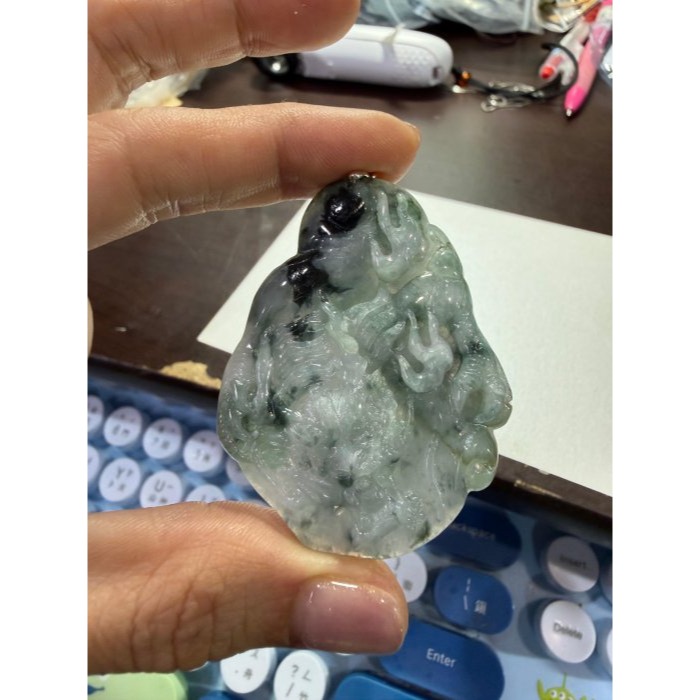 圈粉漏價~天然A貨緬甸玉 飄花神龍降世翡翠龍牌 透光一刀切適中牌形 滿滿藍花點綴其中-細節圖9