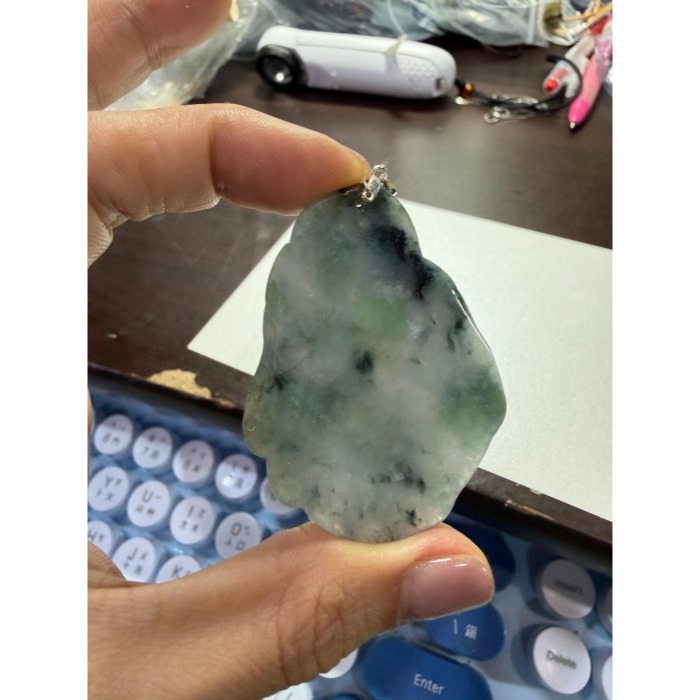 圈粉漏價~天然A貨緬甸玉 飄花神龍降世翡翠龍牌 透光一刀切適中牌形 滿滿藍花點綴其中-細節圖10