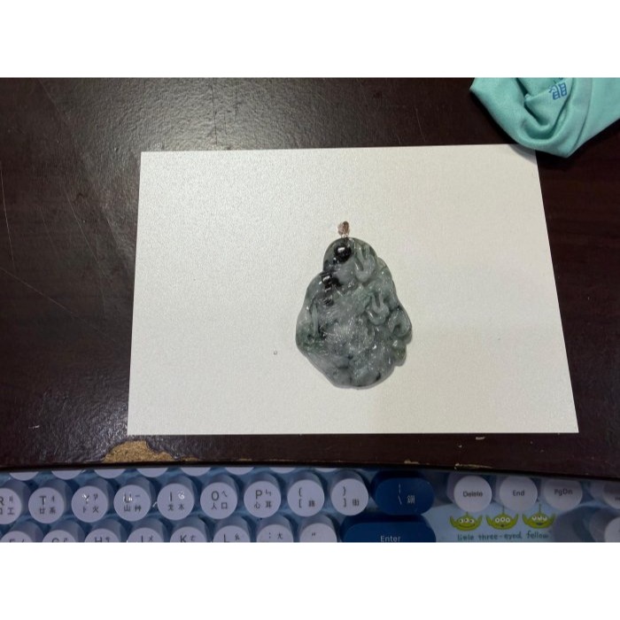 圈粉漏價~天然A貨緬甸玉 飄花神龍降世翡翠龍牌 透光一刀切適中牌形 滿滿藍花點綴其中-細節圖11
