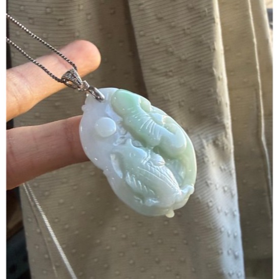 天然A貨緬甸玉 膠潤白底青年年有餘翡翠玉墜 芙蓉底庄白冰 鮮亮過底青綠巧雕魚.如意 荷葉藏金-細節圖2