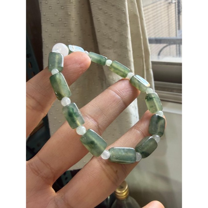 天然A貨緬甸玉  冰種飄花5mm隨形方塊翡翠手鍊/手串17cm手圍 透繩晶透油綠底色 顆顆帶靈動藍花 搭8.6咪白冰頂珠-細節圖2