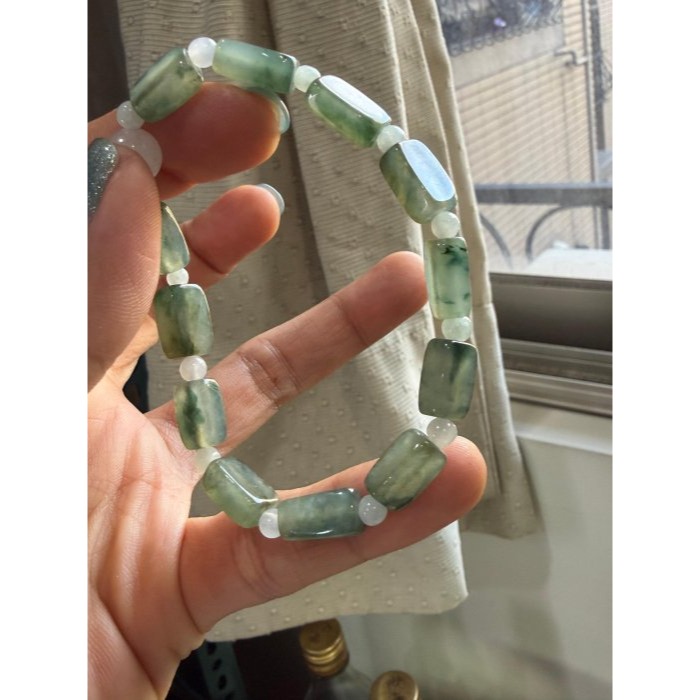 天然A貨緬甸玉  冰種飄花5mm隨形方塊翡翠手鍊/手串17cm手圍 透繩晶透油綠底色 顆顆帶靈動藍花 搭8.6咪白冰頂珠-細節圖5