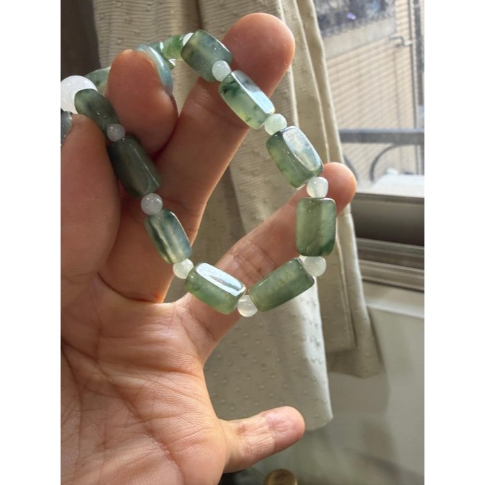 天然A貨緬甸玉  冰種飄花5mm隨形方塊翡翠手鍊/手串17cm手圍 透繩晶透油綠底色 顆顆帶靈動藍花 搭8.6咪白冰頂珠-細節圖6