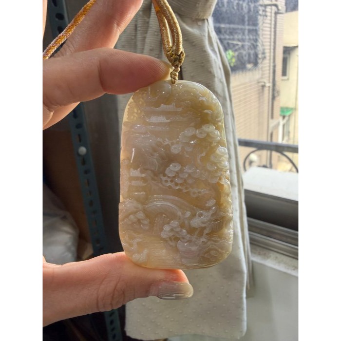 天然A貨緬甸玉 老坑梨黃漸變悠然自得翡翠山水牌 油亮冰芙蓉底庄 小橋流水.仙鶴.牧童.發財樹-細節圖3