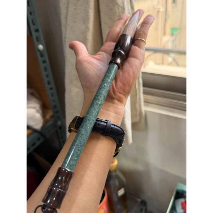 天然A貨翡翠 細潤危綠滿色揮毫萬里翡翠玉毛筆 瓜料 勻稱滿綠 粗桿28公分長 7公分筆頭-細節圖3