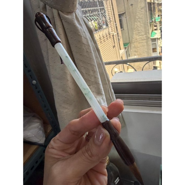 天然A貨緬甸玉 收藏級 冰飄花筆下生輝翡翠玉毛筆 冰芙蓉底庄 滿滿藍花增彩 完美透光 小楷2公分筆頭 18公分長-細節圖2