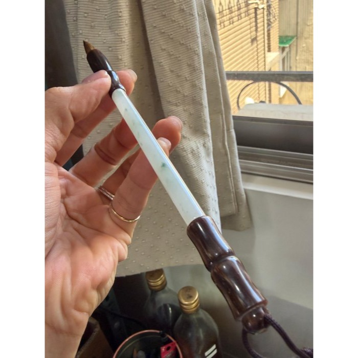天然A貨緬甸玉 收藏級 冰飄花筆下生輝翡翠玉毛筆 冰芙蓉底庄 滿滿藍花增彩 完美透光 小楷2公分筆頭 18公分長-細節圖7