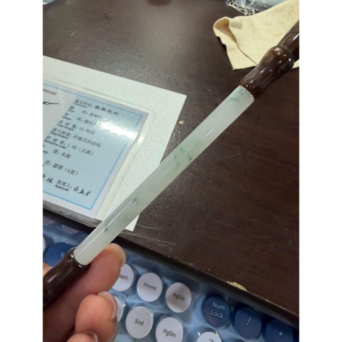 天然A貨緬甸玉 收藏級 冰飄花筆下生輝翡翠玉毛筆 冰芙蓉底庄 滿滿藍花增彩 完美透光 小楷2公分筆頭 18公分長-細節圖9