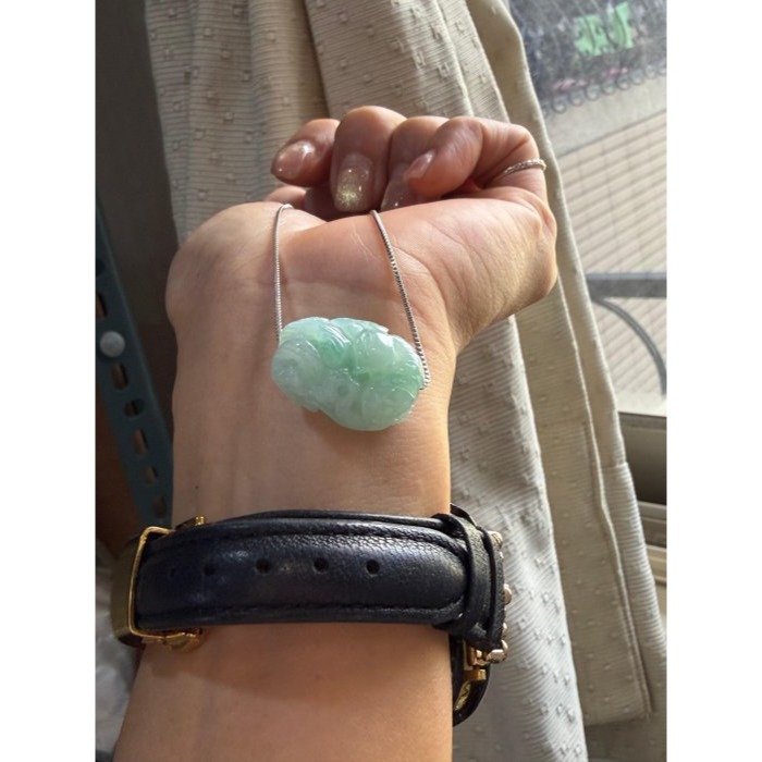 天然A貨緬甸玉 老坑藍綠飄花手工環繞滿雕九尾狐翡翠玉墜/頂珠 底庄冰膠 大抹鮮亮綠花添彩 卡16mm大珠-細節圖2