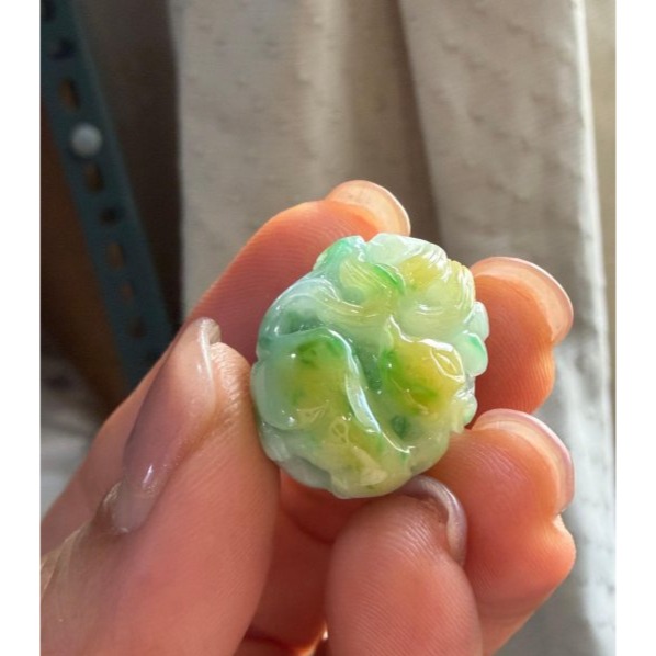 天然A貨緬甸玉 老坑黃加綠三彩手工360度環繞巧雕黃金九尾狐翡翠玉墜/頂珠 膠潤芙蓉底庄 陽綠.金黃.白冰 整圈鮮豔辣色-細節圖2