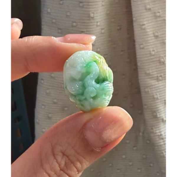 天然A貨緬甸玉 老坑黃加綠三彩手工360度環繞巧雕黃金九尾狐翡翠玉墜/頂珠 膠潤芙蓉底庄 陽綠.金黃.白冰 整圈鮮豔辣色-細節圖4