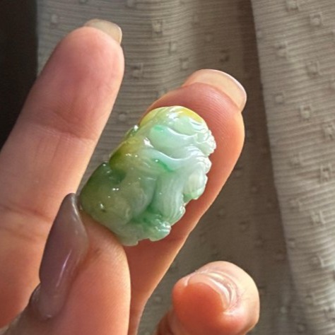 天然A貨緬甸玉 老坑黃加綠三彩手工360度環繞巧雕黃金九尾狐翡翠玉墜/頂珠 膠潤芙蓉底庄 陽綠.金黃.白冰 整圈鮮豔辣色-細節圖5