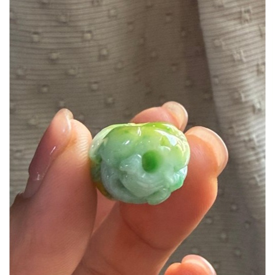 天然A貨緬甸玉 老坑黃加綠三彩手工360度環繞巧雕黃金九尾狐翡翠玉墜/頂珠 膠潤芙蓉底庄 陽綠.金黃.白冰 整圈鮮豔辣色-細節圖8