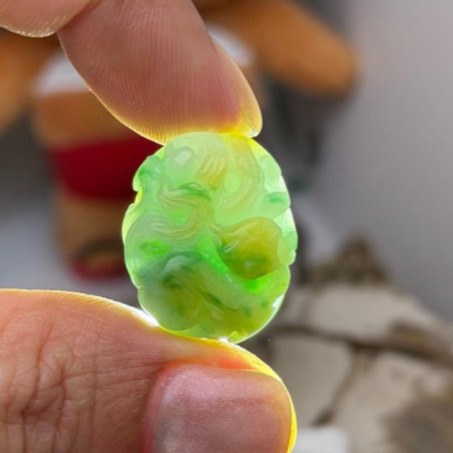 天然A貨緬甸玉 老坑黃加綠三彩手工360度環繞巧雕黃金九尾狐翡翠玉墜/頂珠 膠潤芙蓉底庄 陽綠.金黃.白冰 整圈鮮豔辣色-細節圖9