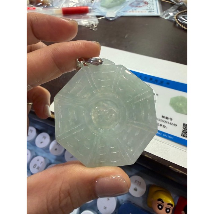 天然A貨緬甸玉 冰晴綠太極大八卦翡翠玉墜 冰綠滿底色 厚庄顯色透手影 種色兼具老冰料-細節圖10