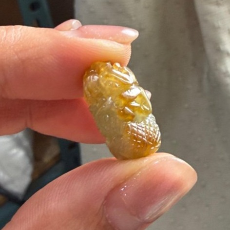 天然A貨緬甸玉 冰糖黃雙彩360度環繞微雕一條龍翡翠小龍珠/頂珠 起冰糖黃過度冰青灰肉 純手工雕作寸玉見匠心-細節圖3