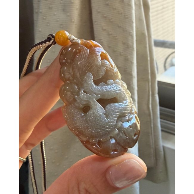 天然A貨緬甸玉 老坑糖黃雙彩手工俏雕龍耀金光翡翠龍牌 滿色冰糖黃包冰梨肉 老熟油亮色澤飽和-細節圖3