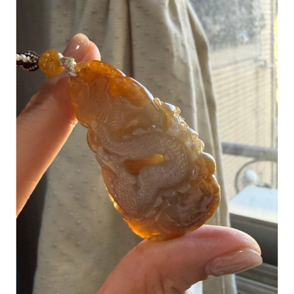 天然A貨緬甸玉 老坑糖黃雙彩手工俏雕龍耀金光翡翠龍牌 滿色冰糖黃包冰梨肉 老熟油亮色澤飽和-細節圖4