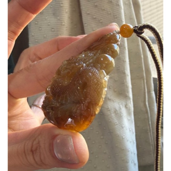 天然A貨緬甸玉 老坑糖黃雙彩手工俏雕龍耀金光翡翠龍牌 滿色冰糖黃包冰梨肉 老熟油亮色澤飽和-細節圖5