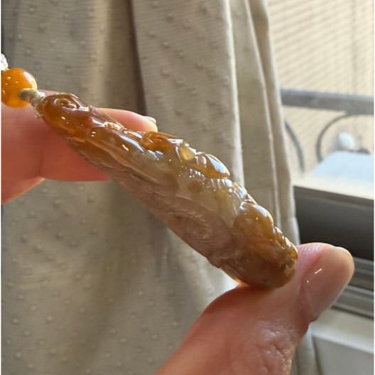 天然A貨緬甸玉 老坑糖黃雙彩手工俏雕龍耀金光翡翠龍牌 滿色冰糖黃包冰梨肉 老熟油亮色澤飽和-細節圖6