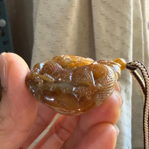 天然A貨緬甸玉 老坑糖黃雙彩手工俏雕龍耀金光翡翠龍牌 滿色冰糖黃包冰梨肉 老熟油亮色澤飽和-細節圖8
