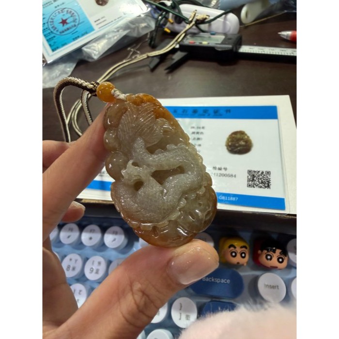 天然A貨緬甸玉 老坑糖黃雙彩手工俏雕龍耀金光翡翠龍牌 滿色冰糖黃包冰梨肉 老熟油亮色澤飽和-細節圖10