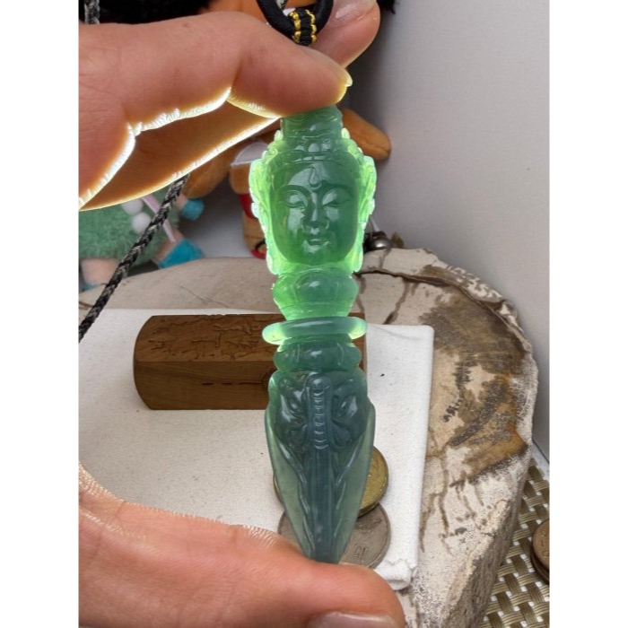 天然A貨翡翠 高冰危綠手工立體精工佛首金剛杵翡翠佛墜 厚庄高清起光感 色滿勻稱 精開法像獨一無二護身法器-細節圖9