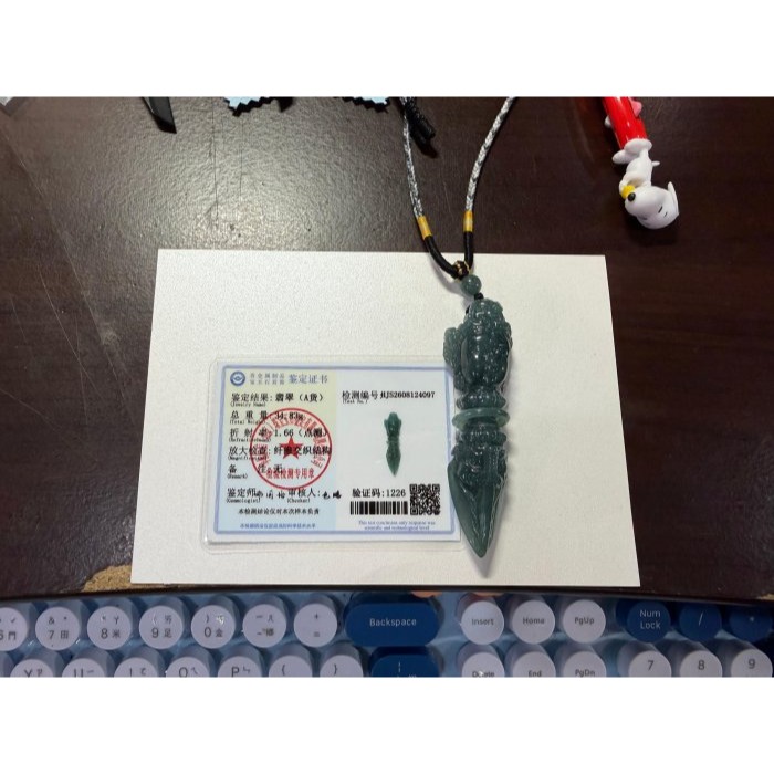 天然A貨翡翠 高冰危綠手工立體精工佛首金剛杵翡翠佛墜 厚庄高清起光感 色滿勻稱 精開法像獨一無二護身法器-細節圖11