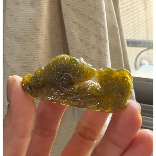天然A貨緬甸玉 老坑秋香綠三彩手工雕福祿傳家帶子金蟾翡翠擺件 滿色冰梨黃俏橘紅帶白冰 腳踩大三元財富代代相傳-細節圖2