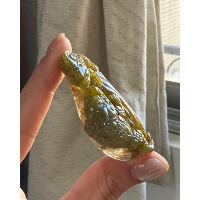 天然A貨緬甸玉 老坑秋香綠三彩手工雕福祿傳家帶子金蟾翡翠擺件 滿色冰梨黃俏橘紅帶白冰 腳踩大三元財富代代相傳-細節圖3