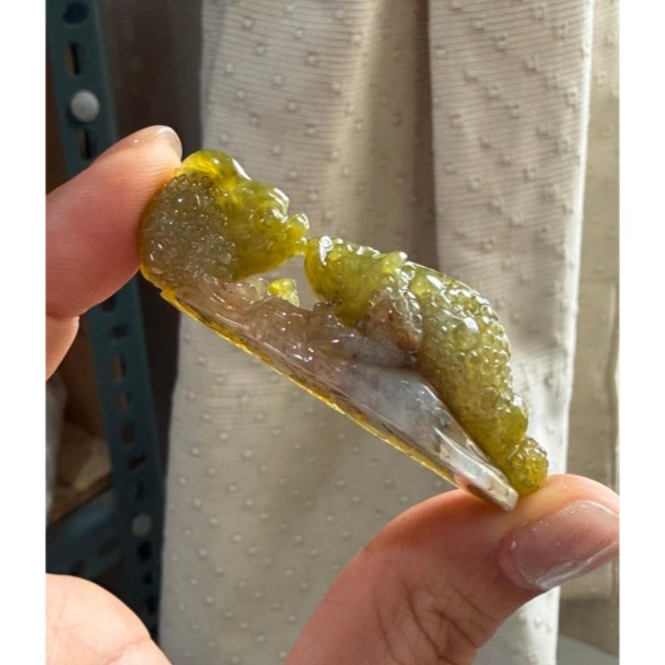 天然A貨緬甸玉 老坑秋香綠三彩手工雕福祿傳家帶子金蟾翡翠擺件 滿色冰梨黃俏橘紅帶白冰 腳踩大三元財富代代相傳-細節圖5