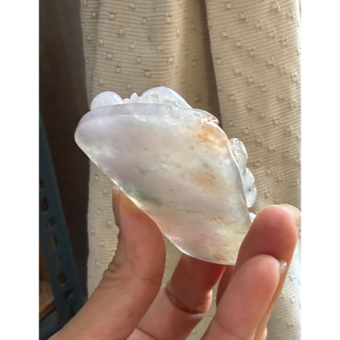 天然A貨緬甸玉 藏家高貨 冰種三彩精工雕紫氣龍騰翡翠龍牌 泛光晶透冰粉紫底融合藍花灑金紅 厚庄一刀切霸氣牌形 附台証-細節圖6