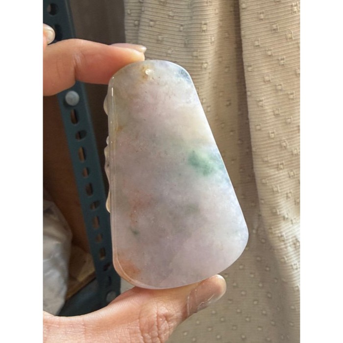 天然A貨緬甸玉 藏家高貨 冰種三彩精工雕紫氣龍騰翡翠龍牌 泛光晶透冰粉紫底融合藍花灑金紅 厚庄一刀切霸氣牌形 附台証-細節圖7