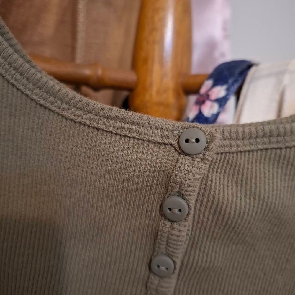 Uniqlo S 墨綠色 軍綠色 短版 背心 短板上衣 純棉上衣 無袖背心 二手衣-細節圖4