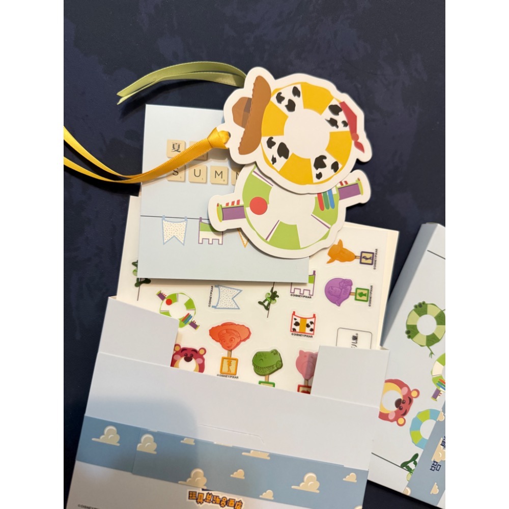 Disney Toy Story 玩具總動員 小物 貼紙 便簽 吊飾 上海迪士尼樂園 上海迪士尼限定 上海玩具總動員酒店-細節圖2