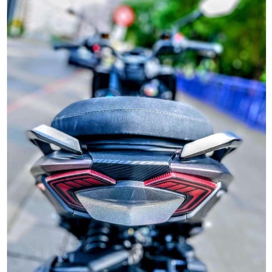 【現貨🔥直上免裁 好貼】sym mmbcu 尾燈貼 貼膜 曼巴 尾燈膜 保護貼 mmbcu 貼紙 燈膜 車貼 改裝 彩貼-細節圖2