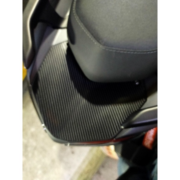 【直上免裁🔥好貼 黏性佳】勁戰六代小盾貼 勁戰六代卡夢貼 卡夢小盾 碳纖維後上蓋 貼紙 車貼 勁戰6代 新勁戰 六代勁戰-細節圖2