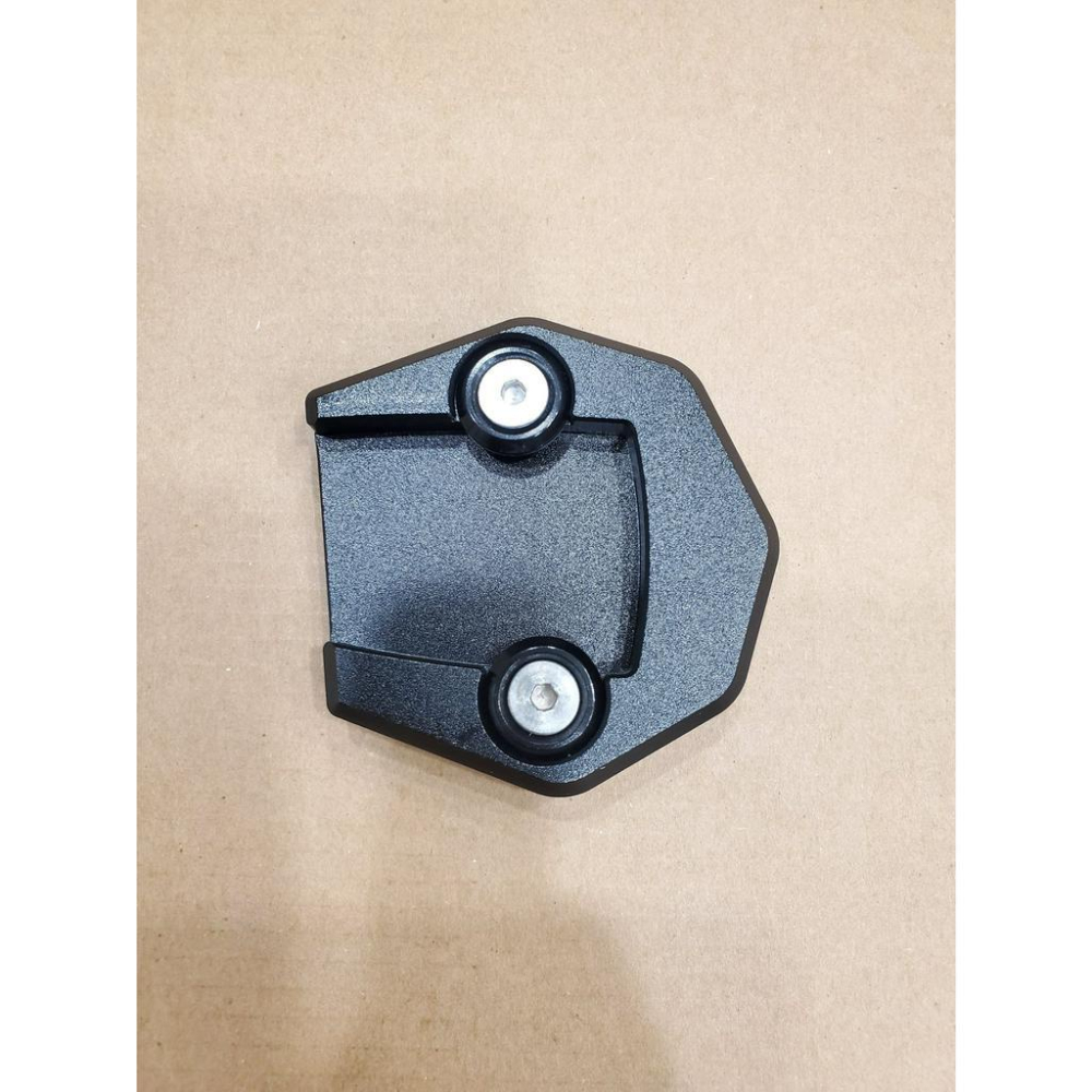 【現貨🔥附工具 好安裝】超穩 YAMAHA FORCE 側柱加大座 側柱加大底座 精品 防傾倒 FORCE155 改裝-細節圖4