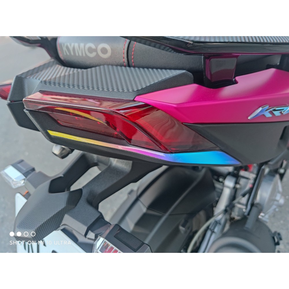 【現貨免運🔥好貼 黏性佳】krv 尾燈貼 尾燈改裝 moto適用 反光貼紙 光陽krv 彩貼 krv180 貼膜 車貼-細節圖2