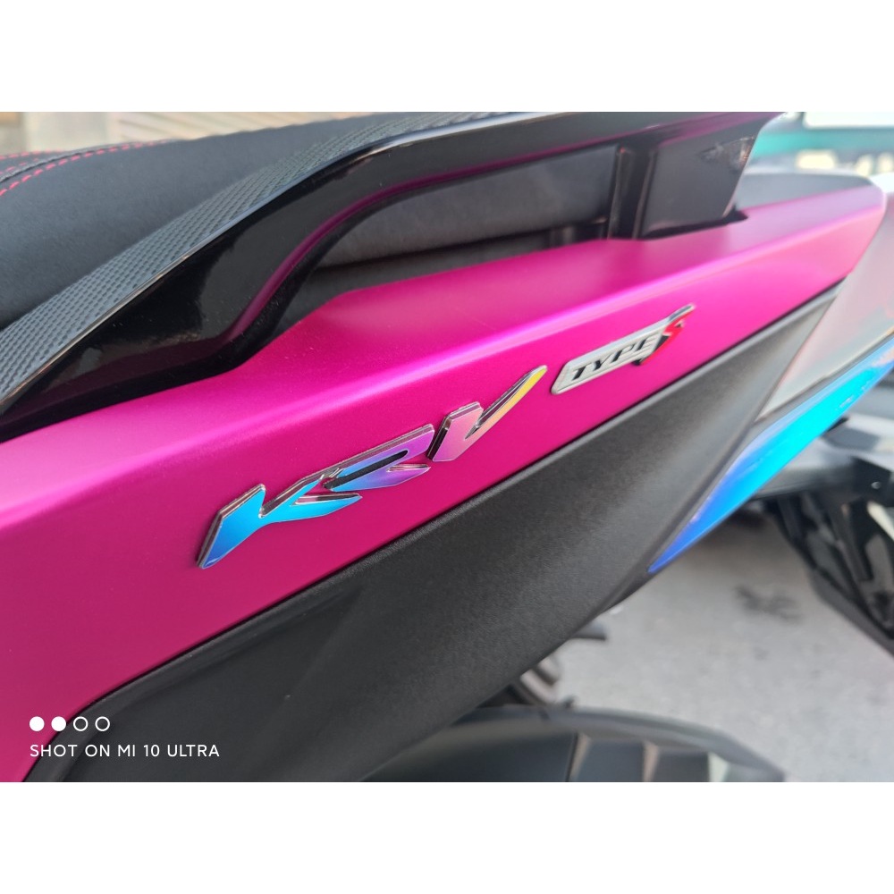 【現貨免運🔥好貼 黏性佳】krv 尾燈貼 尾燈改裝 moto適用 反光貼紙 光陽krv 彩貼 krv180 貼膜 車貼-細節圖3