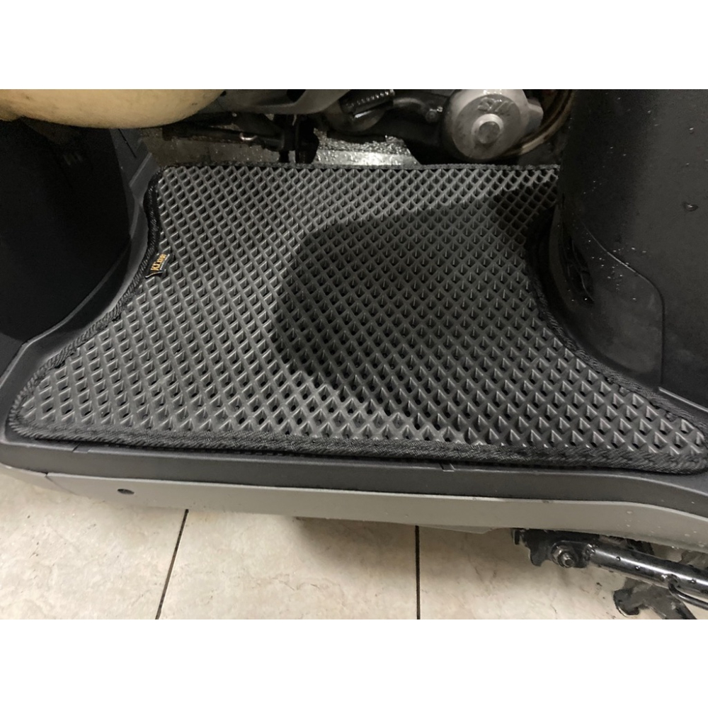 【現貨🔥附螺絲】sym 金發財 收納袋 金發財 125 150 置物 車廂置物袋 金發財 改裝 三陽金發財 貨架 腳踏墊-細節圖3