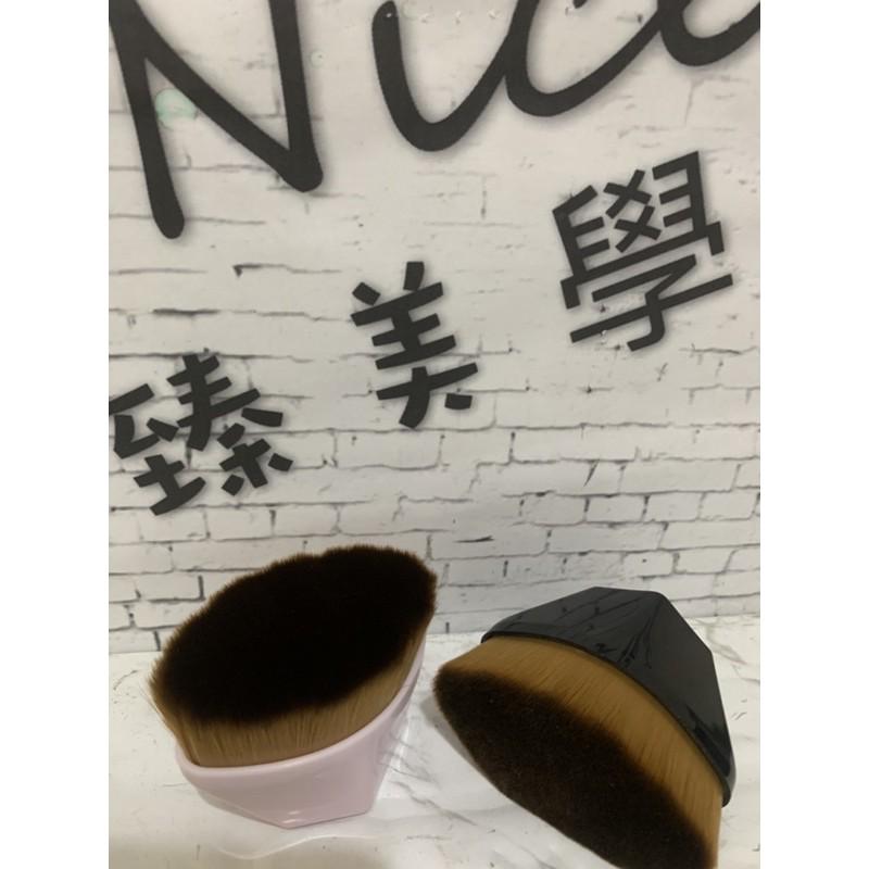 《臻美學院》粉底刷55號/化妝刷～黑色、粉色-細節圖2