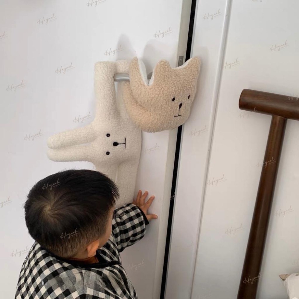 24H台灣出貨🚚INS娃娃門擋  擋門夾 防風門擋 安全門擋 防夾手安全門擋 安撫娃娃 兒童房布置  門把吊飾 安全鎖-細節圖6