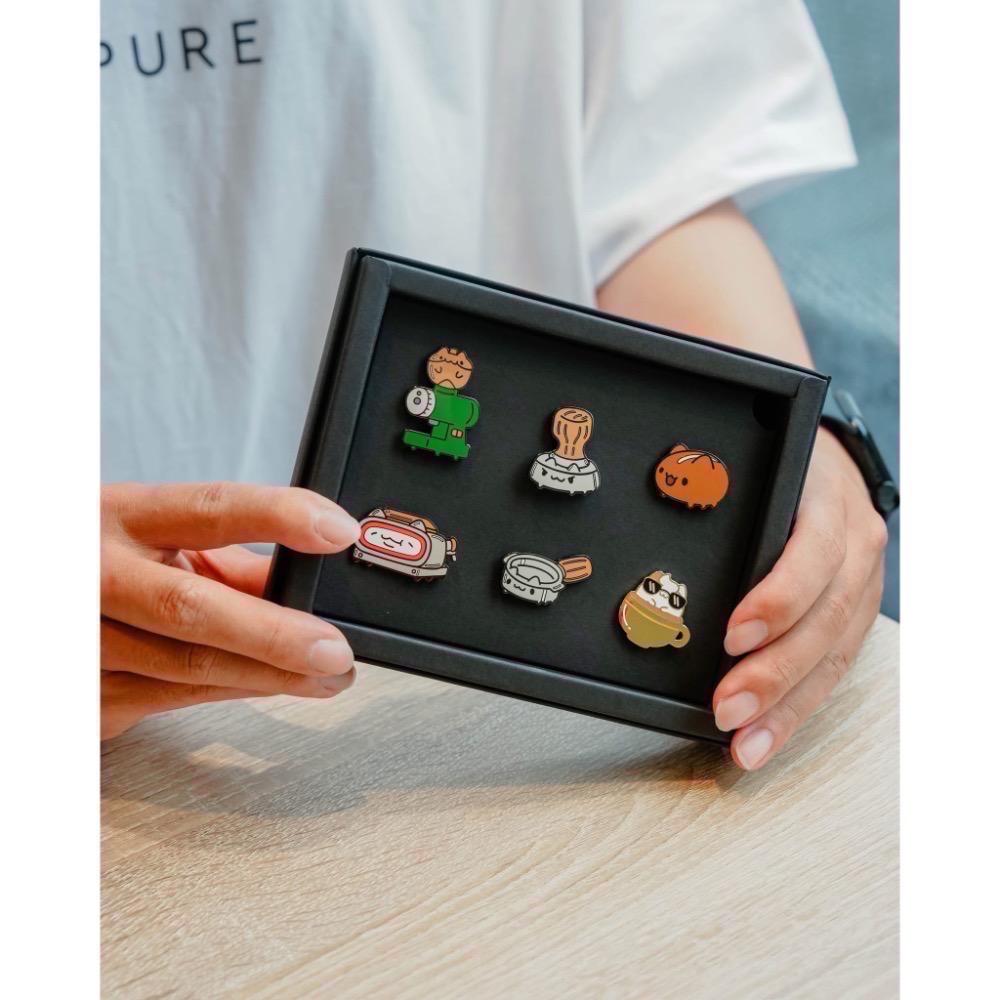 💖會員寵粉價💖（不定期更新）奶泡貓俱樂部會員 10-12月限定 奶泡貓咖啡 胸章4入組 御守 隨行杯  馬克杯-細節圖6