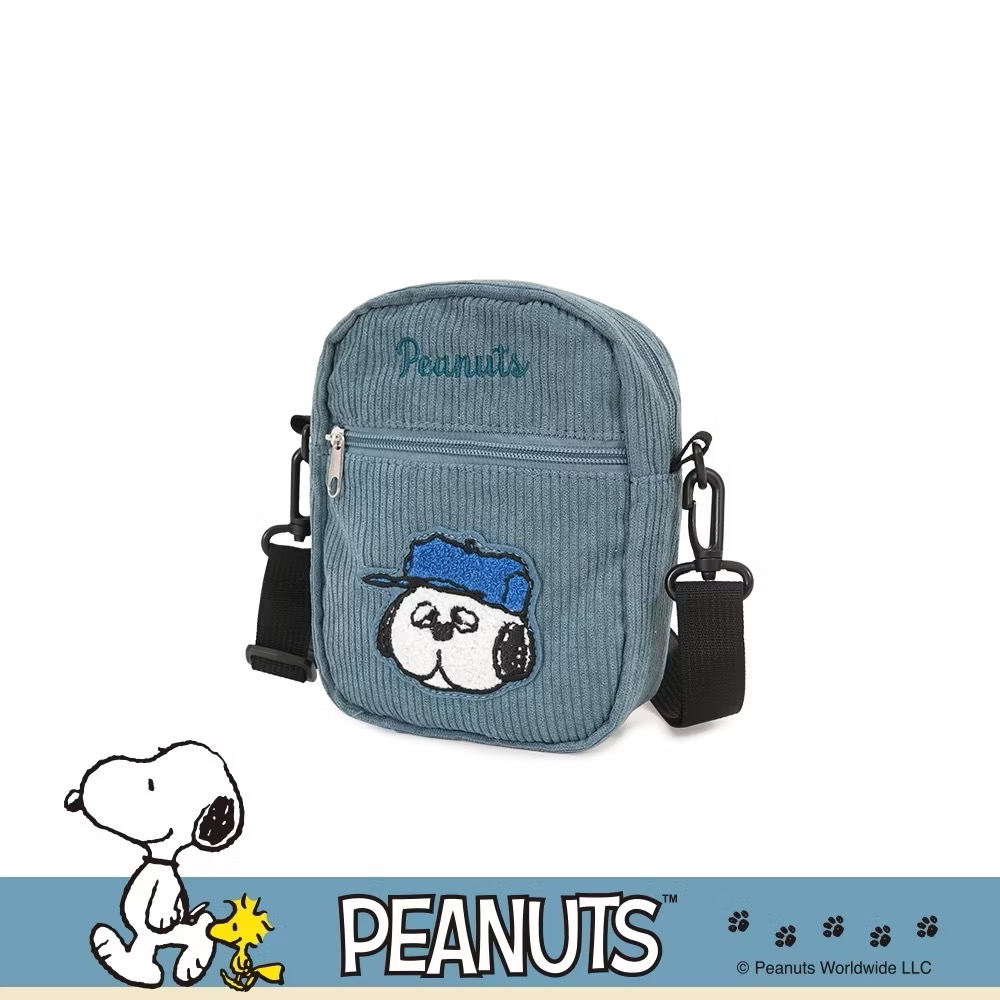 全新限量 正版授權 SNOOPY聯名款．復古溫暖燈芯絨隨行斜背袋 史努比 歐拉夫 糊塗塔客 查理布朗-細節圖11